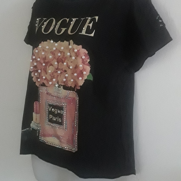 Black top with 3D embellishment - Picture 4 of 8